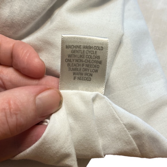 ✨ 3/$15 Christopher & Banks Navy Blue and White Floral Skirt - Picture 5 of 5